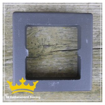 Gietijzeren inbouw roetluik 175 x 175 mm.