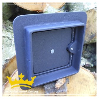 gietijzeren roetluikje met ornament